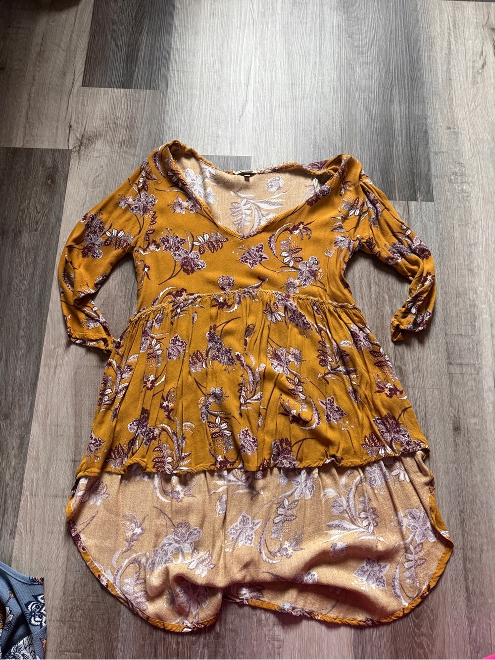 gimmicks by BKE Mustard Floral V-Neck High-Low Tunic
